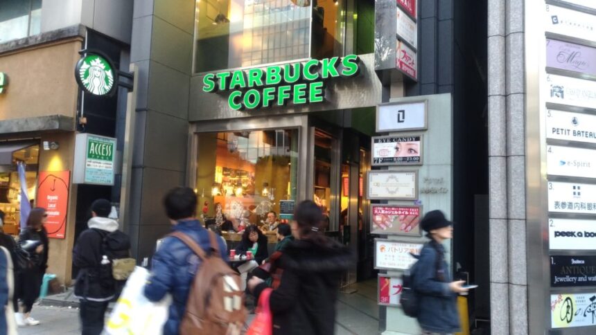 スターバックスアクセス表参道店