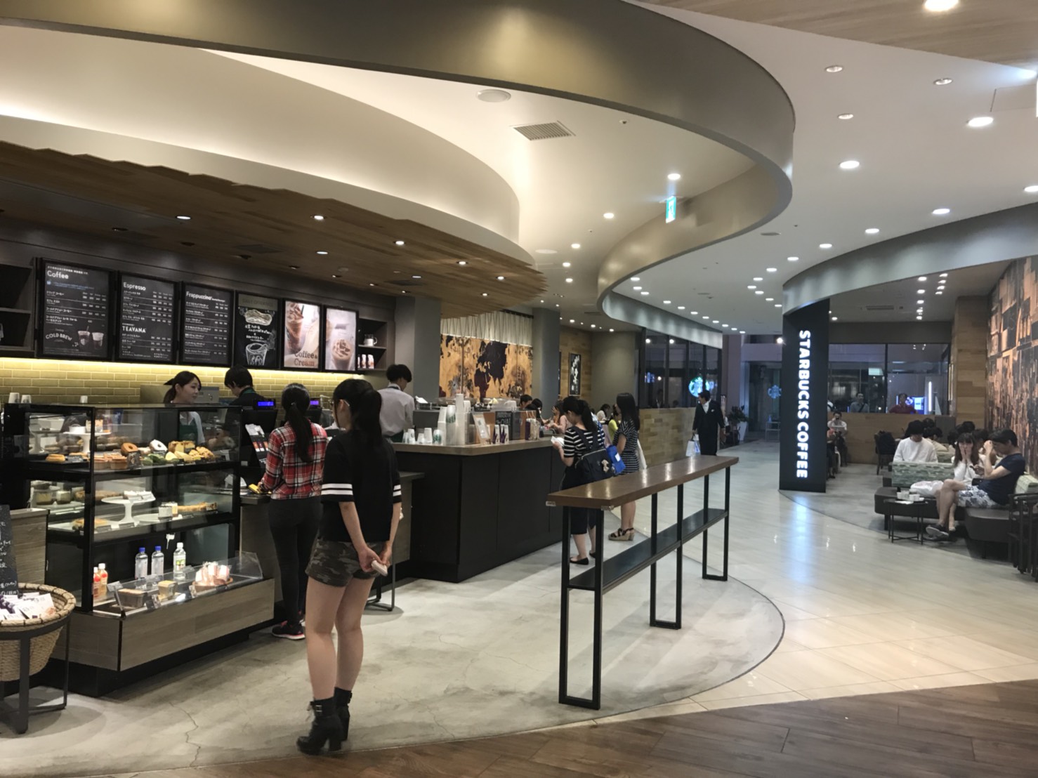 スターバックス横浜ベイクォーター店 スタバ電源検索